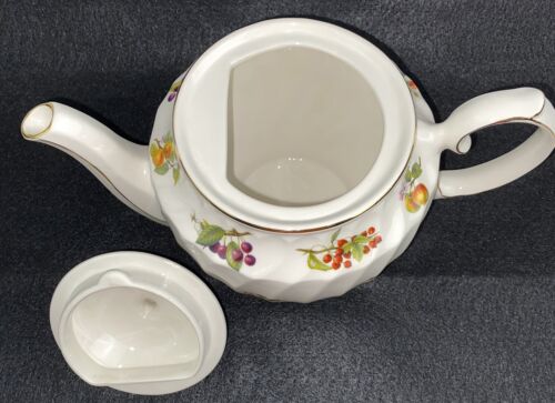 Windsor England TEAPOT Gold Trimmed Fruit Strawberry Cherry Apple Plum - Picture 4 of 7