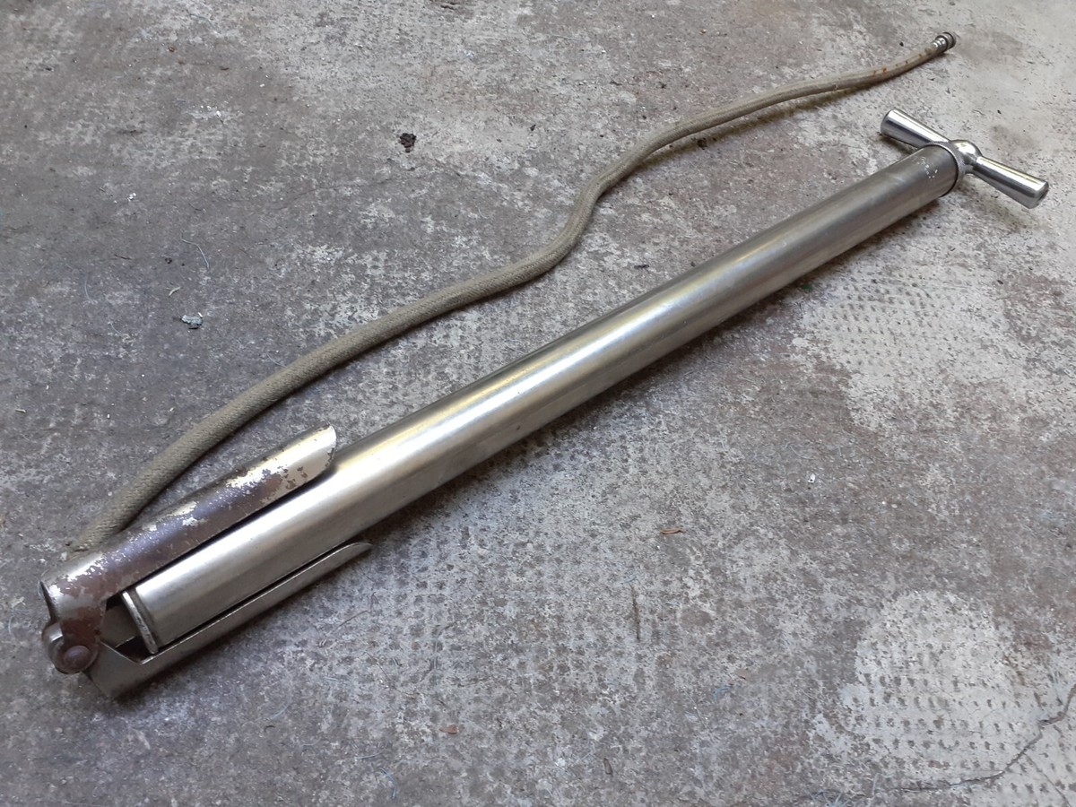 Pompe à pied mono cylindre avec manomètre - MICHELIN - 9503