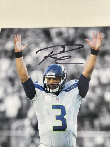 Russell Wilson Signed Autographed Framed 14x11 Photo W/ Patch Seahawks COA - Picture 2 of 4