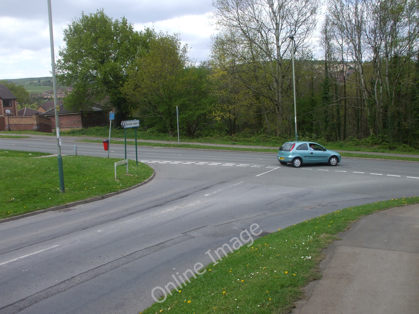 Photo 12x8 Junction of Groeswen Drive and Hendredenny Drive Caerphilly