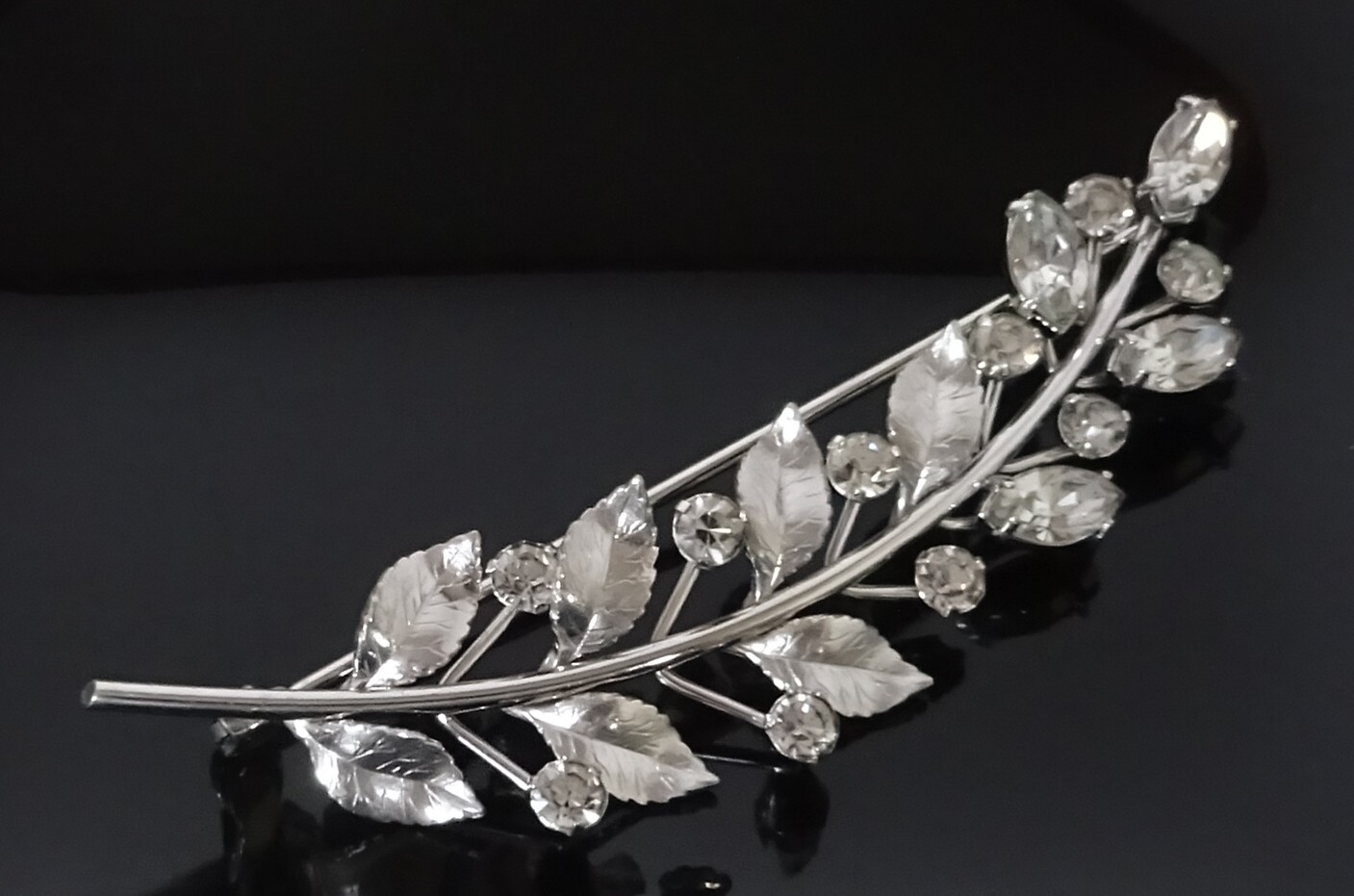 Vintage 14K White Gold Overlay Leaves Branch Crystals… Gem