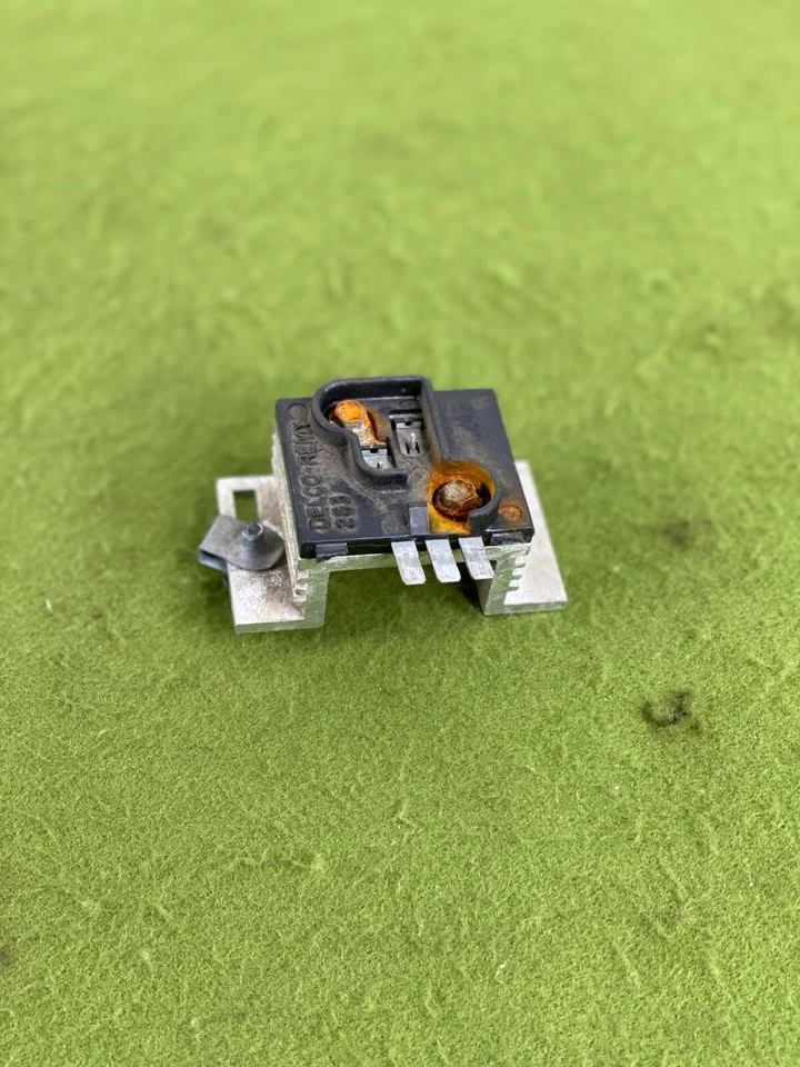 Transistor atenuador de luces de instrumento de tablero Corvette C4 1990-1993 1986902-2 OEM Foto 4 de 4