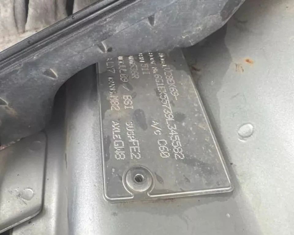 2009 Holden VE Commodore Right Hood Hinge #B131 - image 4 of 4