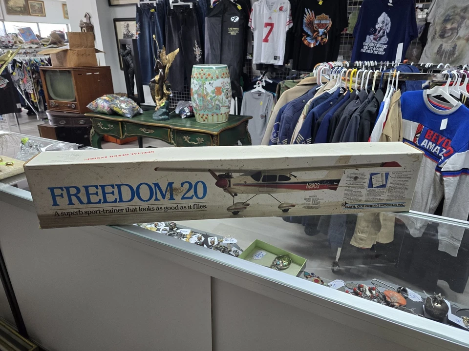 RARO NUEVO EN CAJA KIT CARL GOLDBERG FREEDOM 20 Nº57 .20-.30 brillo o elec 55"ws sin arrancar Foto 2 de 4