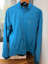 Arc’teryx Accelero Running and Cycling Jacket — Men’s Medium — Zircon Blue
