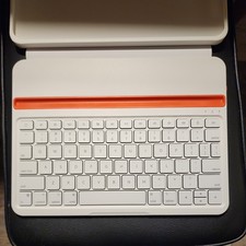 White Bluetooth Keyboard Folio Case for Tablet. Unbranded. ipad