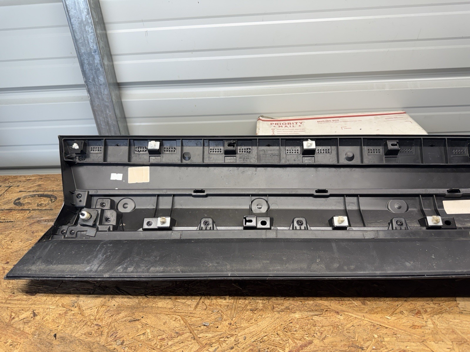 GENUINE FRONT Door Lower Molding LEFT 2024-2025 Kia EV9 GT-Line 87721-DO300