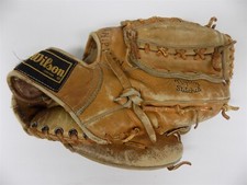 Wilson 10" A2104 Jim "Catfish" Hunter Baseball Glove Right Hand Thrower