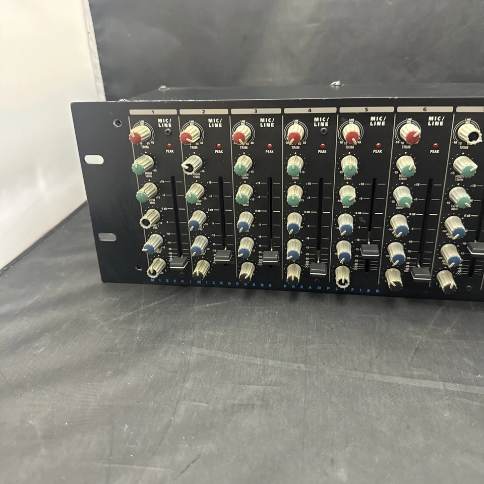 Cable de alimentación mezclador montaje en rack Alesis Studio 12R 12 líneas estéreo - BUEN ESTADO Foto 2 de 4