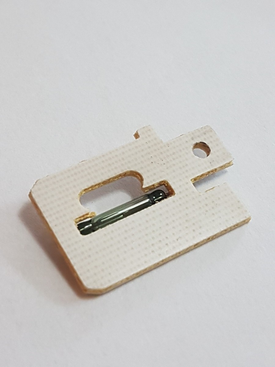 Capteur de niveau de sel (481010646762) Lave-vaisselle 293666 WHIRLPOOL