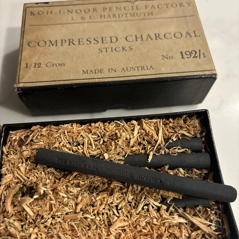 VERY RARE KOH-I-NOOR COMPRESSED CHARCOAL SKETCHING ASSORTMENT 192/1 - Image 3 of 4