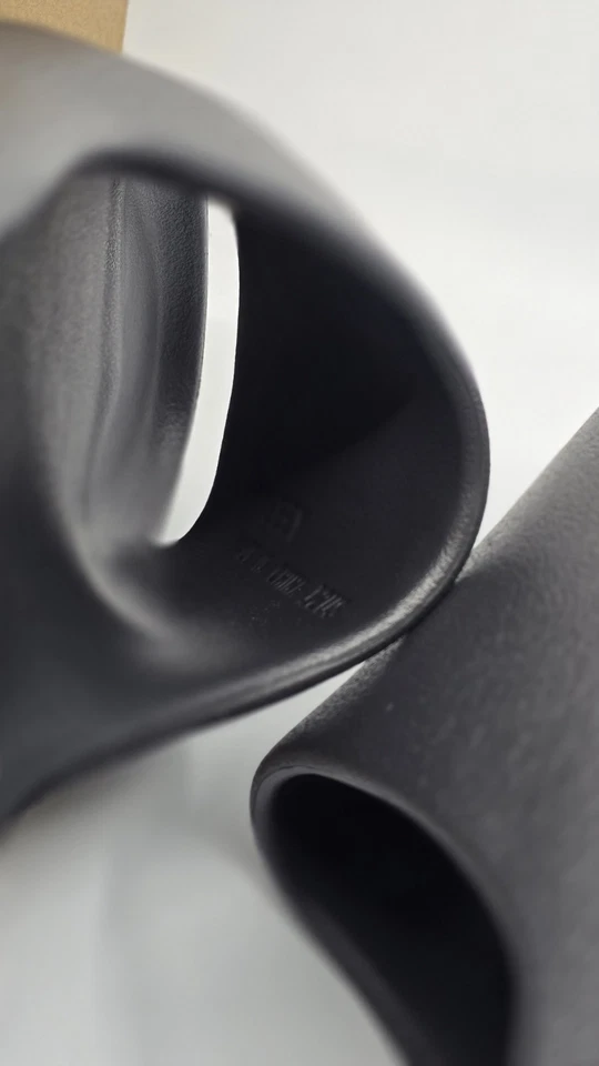 12M- Yeezy Slide Black Onyx  Foto 4 de 4