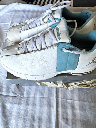 Jordan Team Elite II Low Women’s White/Blue Leather Lace-Up Sneakers