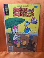 Cover of Walt Disney Daisy and Donald #33