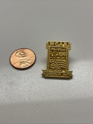 World Cup USA 94 Gold Tone Enamel Lapel Pin Soccer Memorabilia - Picture 3 of 3