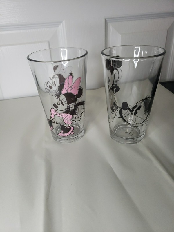 Set Of Two Disney Mickey Mouse and Minnie Mouse Collectible Drinking Glasses