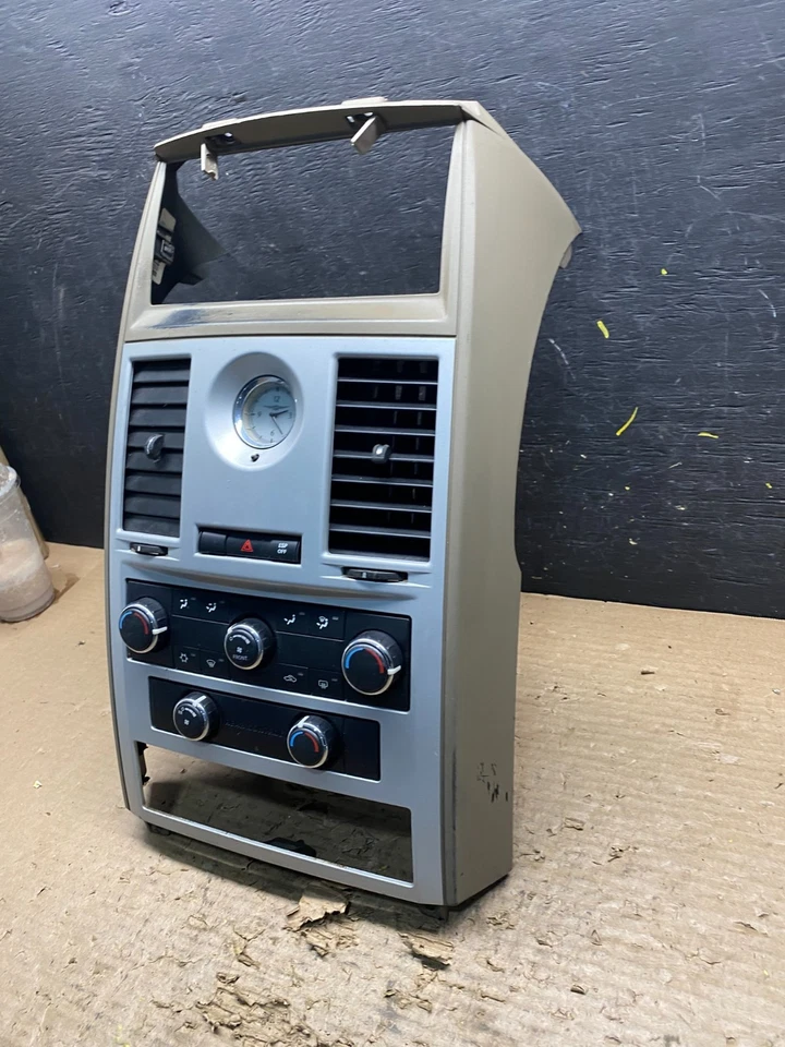 Panel de control climático Chrysler Town Country 2008-2010 tablero central embellecedor S9186 DG Foto 3 de 4