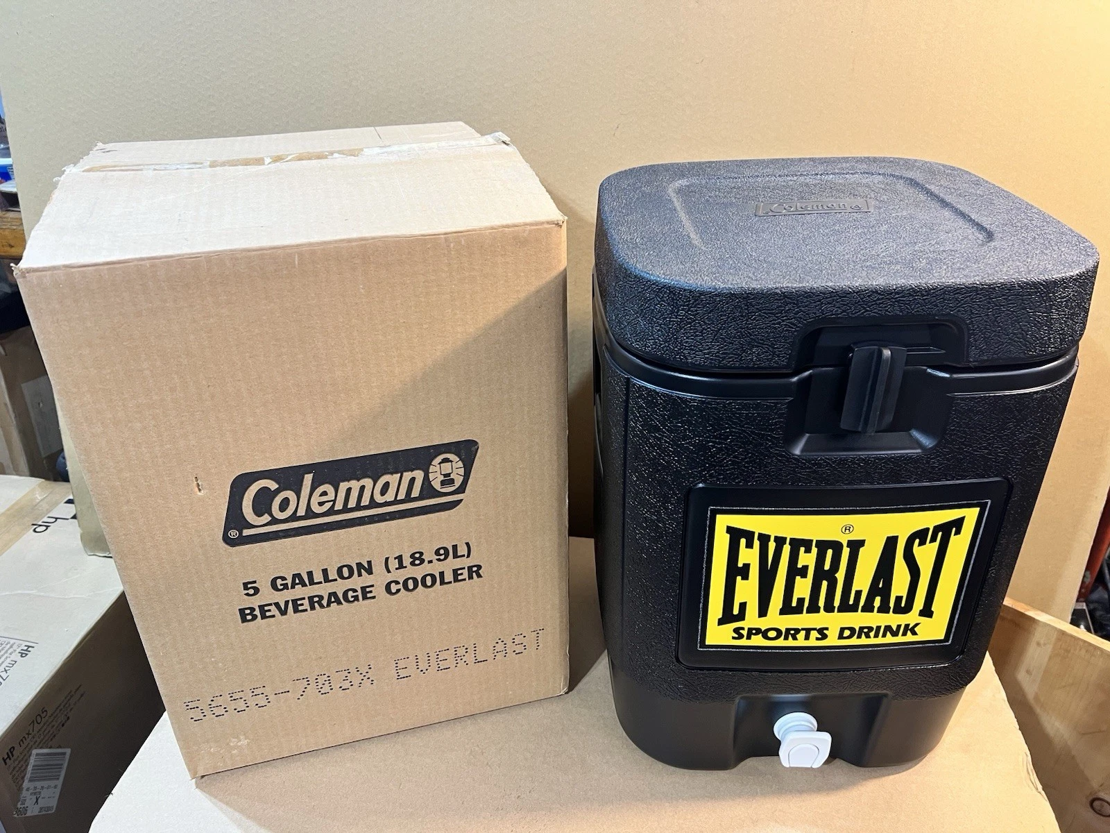 NIB vintage 5 Gallon Coleman Everlast beverage cooler dispenser RARE BOXING