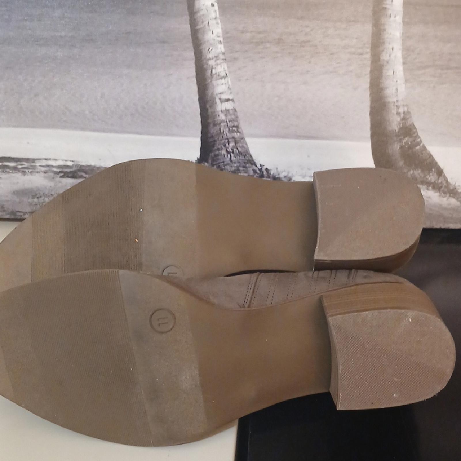 MAKE OFFER Universal Thread Tan Ankle Booties wit… - image 4