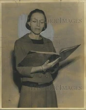 1963 Press Photo Vera Zorina, Rehearses Reading With New Orleans Philharmonic
