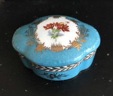 Porcelaine Royale highly decorative pill / trinket box - floral design