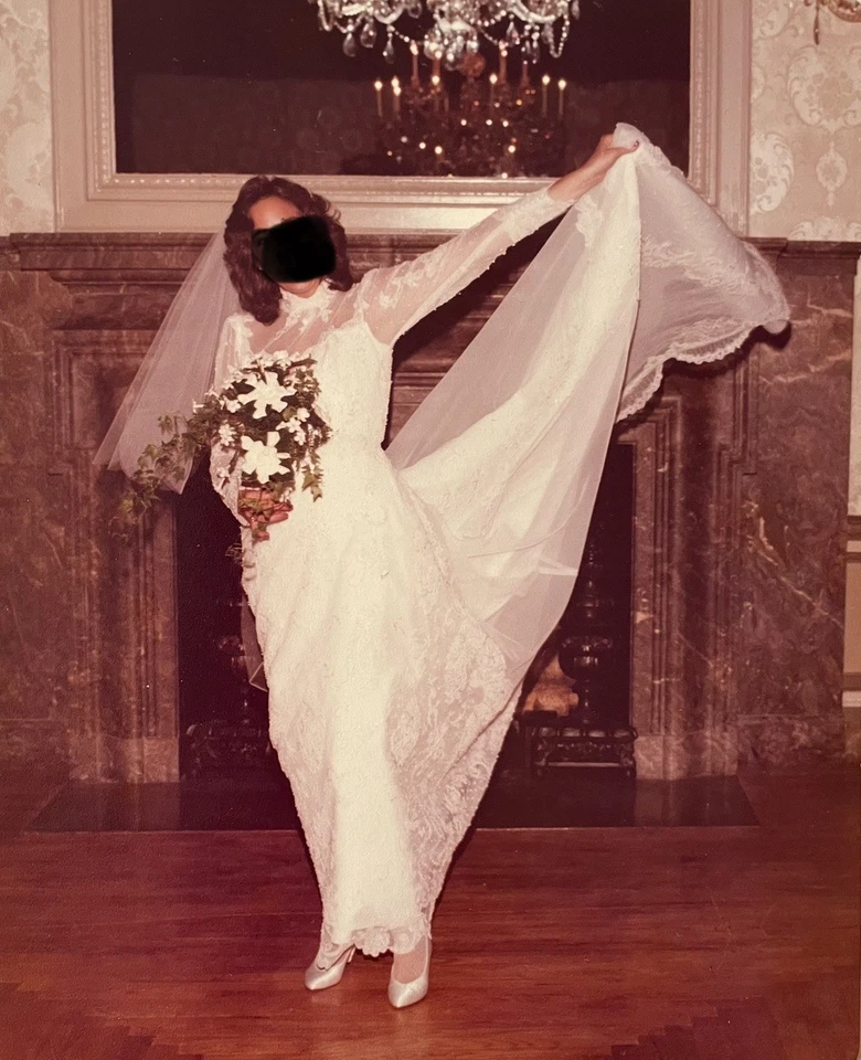 Vintage Kleinfeld’s Wedding Dress Size 6 White A-Line French Lace Beaded 1983 - Image 2 of 4