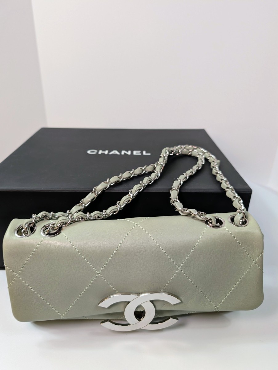 茶*様 Chanel Silver ヴィンテージバッグ Chanel Vintage Mint Green East West Flap Bag with Oversized Silver