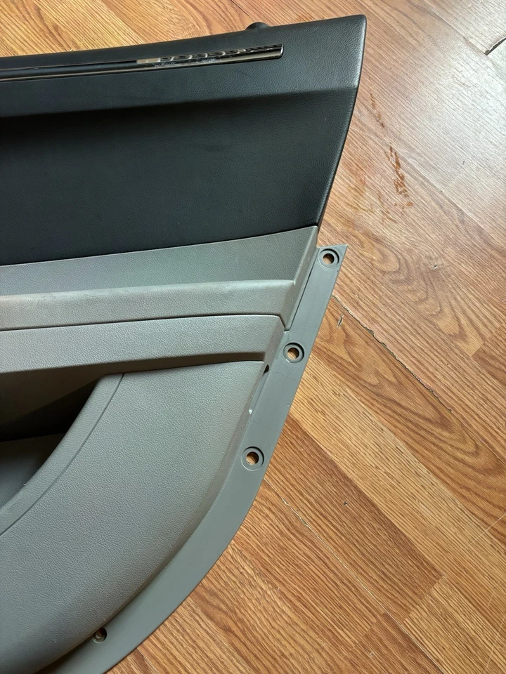 2006 2007 Chrysler 300 Front Right Passenger Interior Door Panel - Image 4 of 4