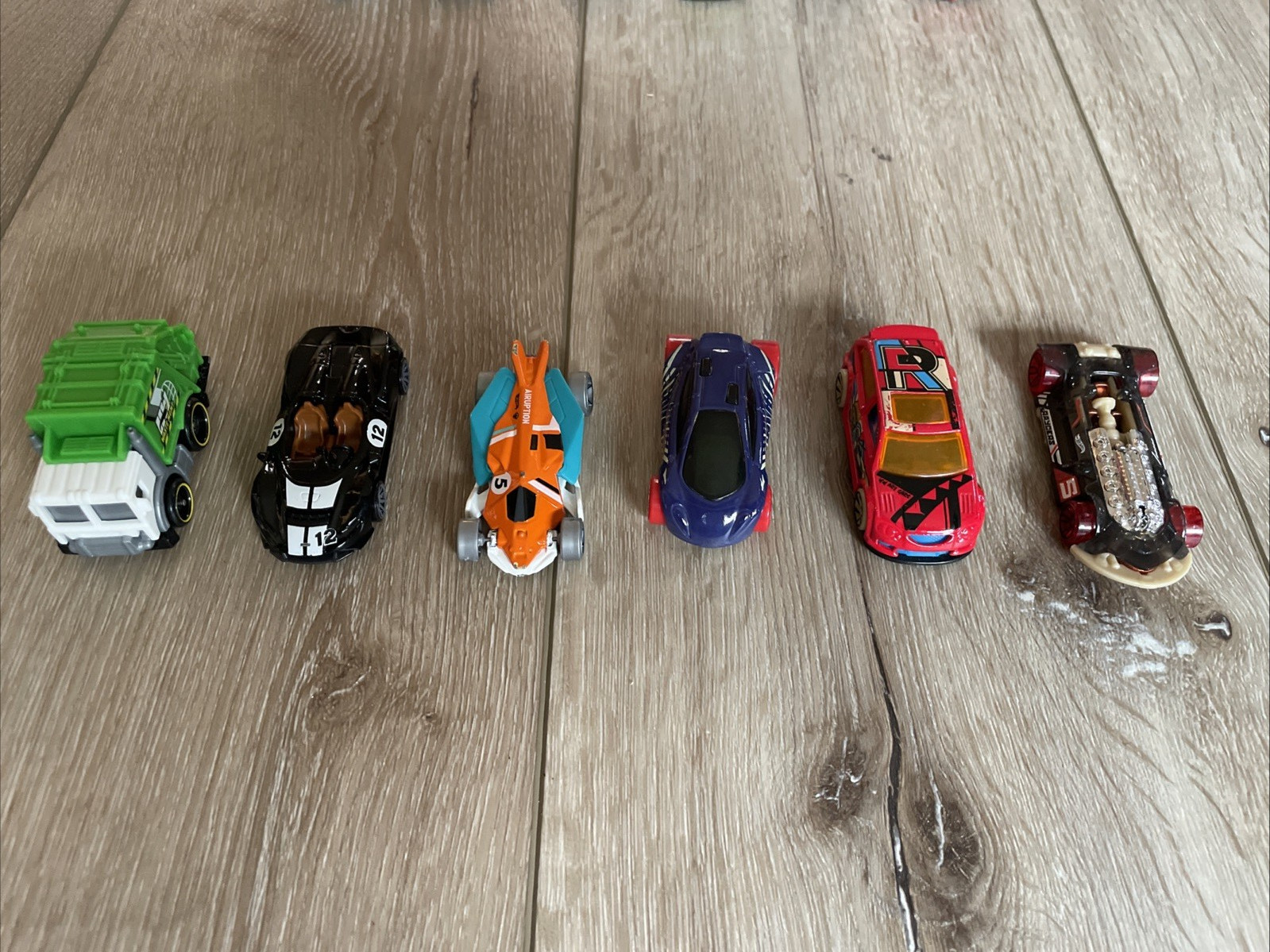 TARA TOYS HOT WHEELS 100 CAR ROLLING CARRYING STORAGE CASE WITH 35 VEHICLES