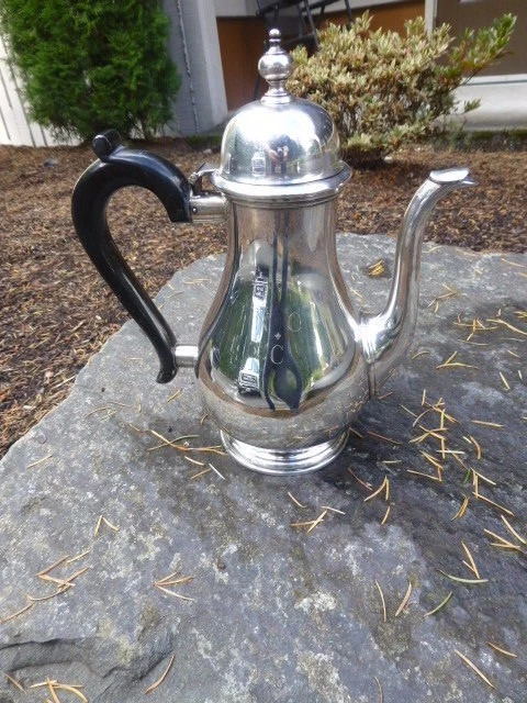 Cafetera Tiffany & Co. de plata esterlina línea Queen Anne - marca de fecha 1907-1945 Foto 2 de 4