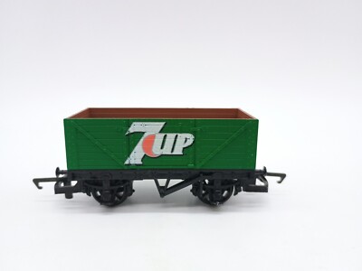 Hornby 7up Plank Wagon - OO - Neuwertig