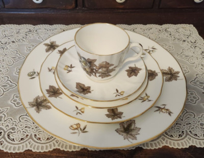 VINTAGE Royal Worcester Bone China Dorchester 5 PC Place Settings, England