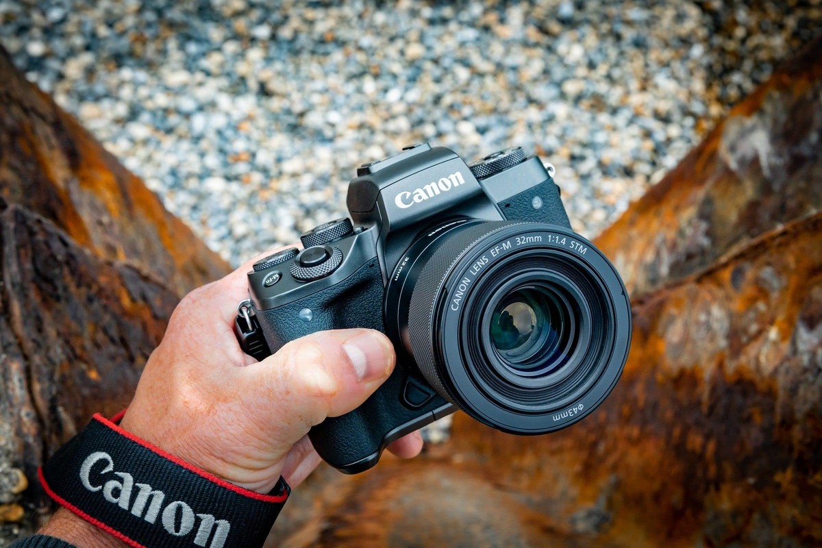 Canon EF-M 32mm f/1.4 STM Camera Lens (2439C002) for sale Canon EF-M 32mm f/1.4 STM Camera Lens (2439C002) for sale