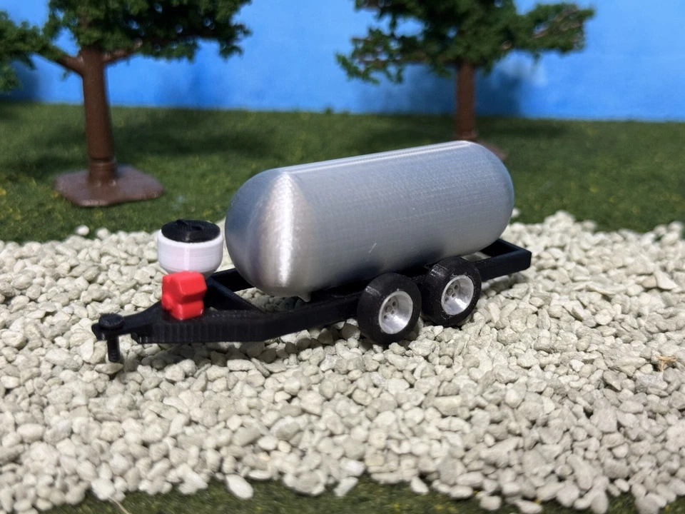 1/64 Farm Stainless Chemical Trailer/Liquid Fertilizer + Mixing Cone & Motor - Image 3 of 4