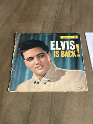洋書 ELVIS in Deutschland The American singer Elvis Presley in Paris on leave from his