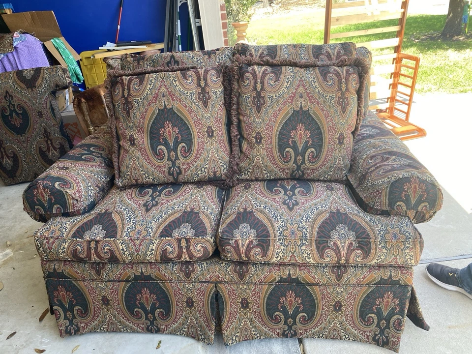 Henredon Love Seats Set Of 2 - Image 2 of 4