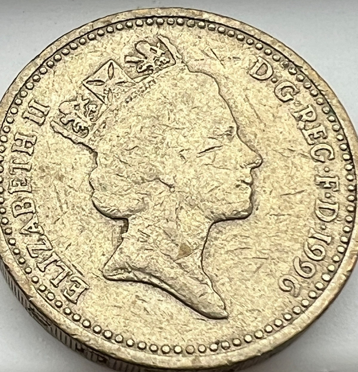 RARE 1996 British One Pound Coin Queen Elizabeth II “DECUS ET