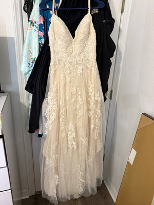 Melissa Sweet Size 4 Ivory/Champagne A-Line V-Neck Lace Tulle Wedding Dress