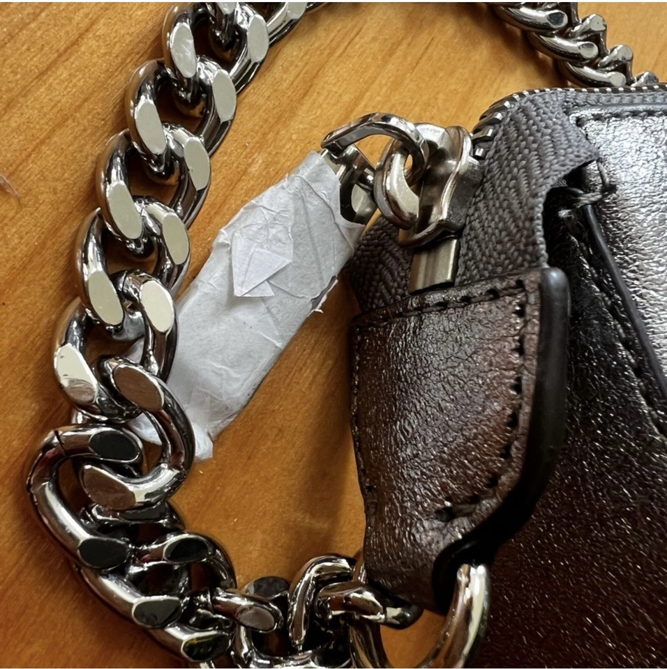 全新! Michael Kors 银色 Sparkly 钱包 — 第 3/4 张图片