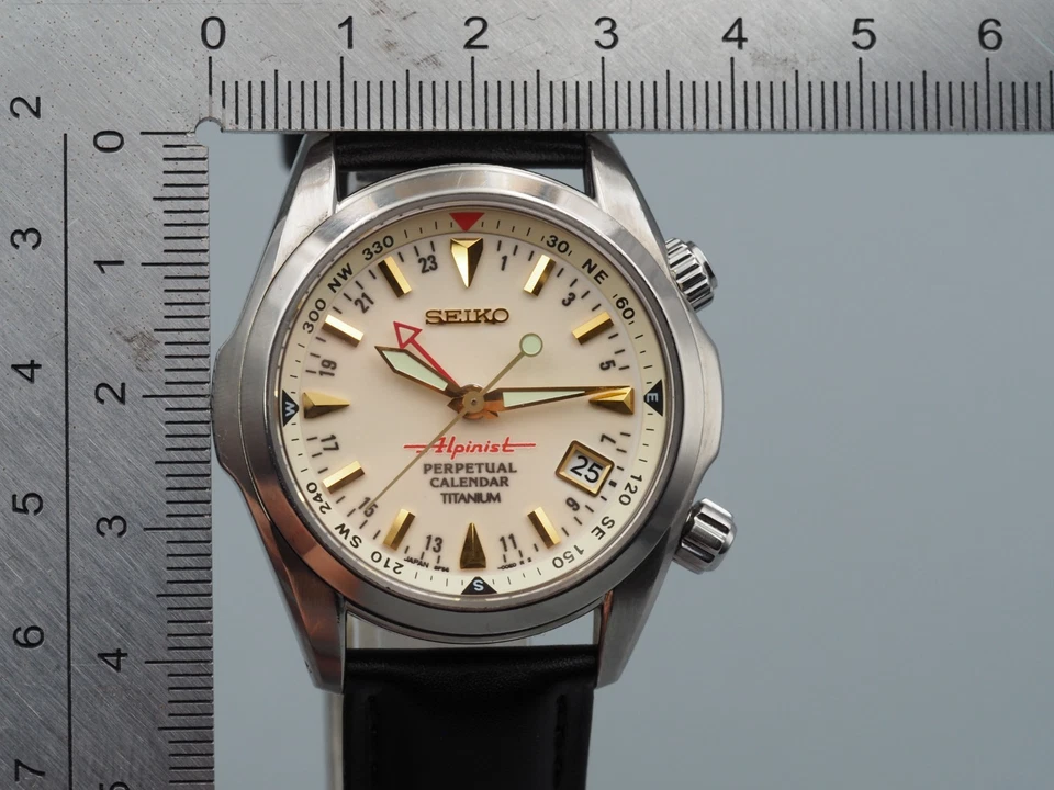 Serviced *Near Mint* Seiko Alpinist 8F56-00D0 SBCJ021 Quartz Mens Watch Japan - Image 2 of 4
