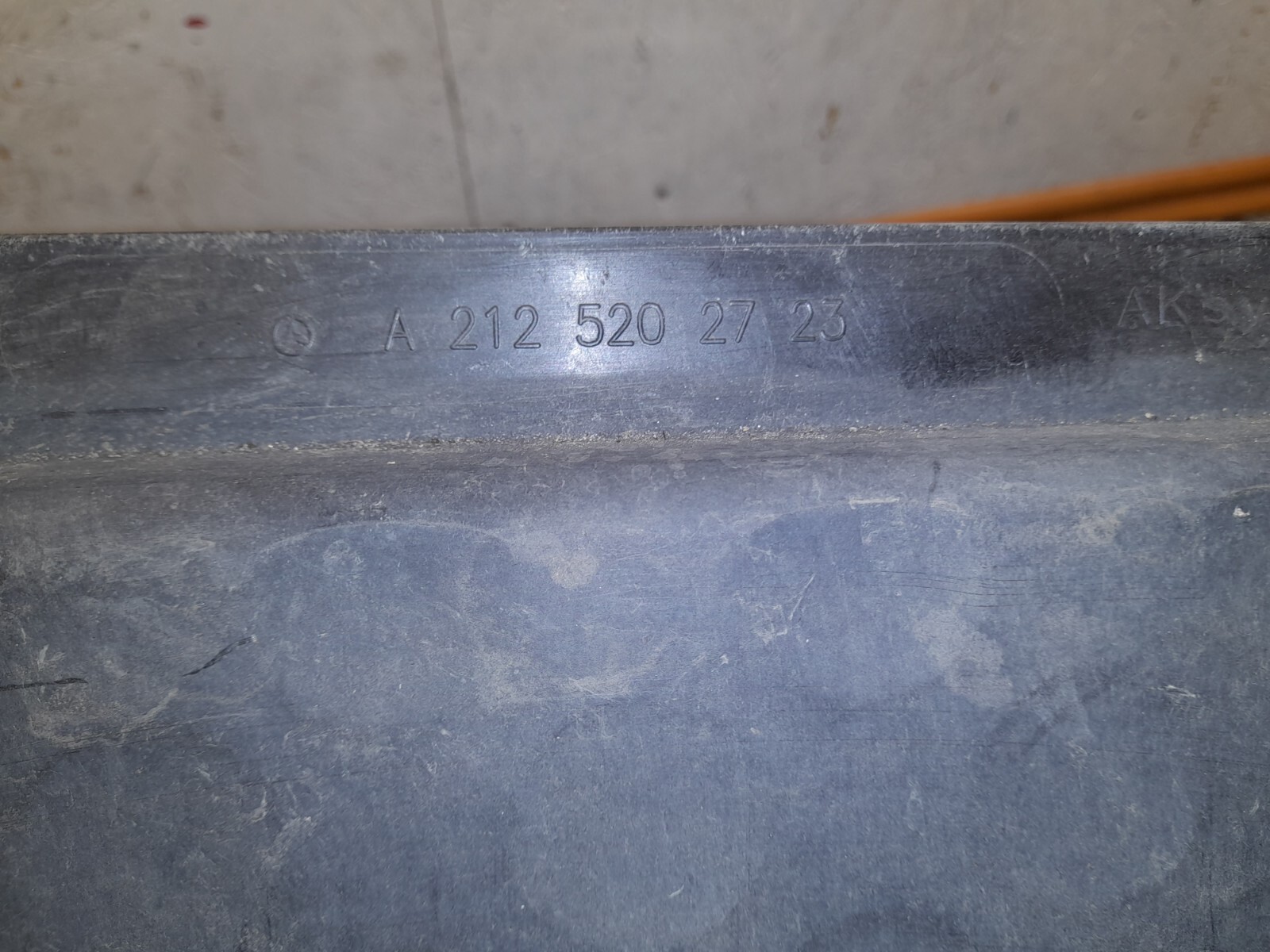 Mercedes W212 E-Klasse Unterbodenverkleidung Unterfahrschutz Mitte  