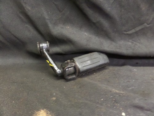 1982 KAWASAKI LTD 750 RIGHT FRONT FOOT PEG W/ MOUNT - Picture 3 of 3