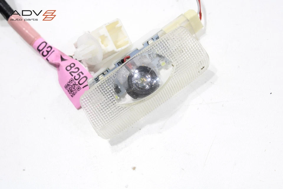 TOYOTA 4RUNNER 2010-2020 PUERTA TRASERA DERECHA MOLDURA PANEL LÁMPARA CORTESÍA CON CABLE OEM Foto 3 de 4