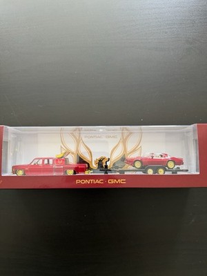 M2 Machines Hauler 1977 GMC Sierra 3500 custom & 1977 Pontiac
