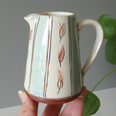 Annie Hewett Studio Kunst Keramik Krug kleines Blatt Design Handarbeit Retro