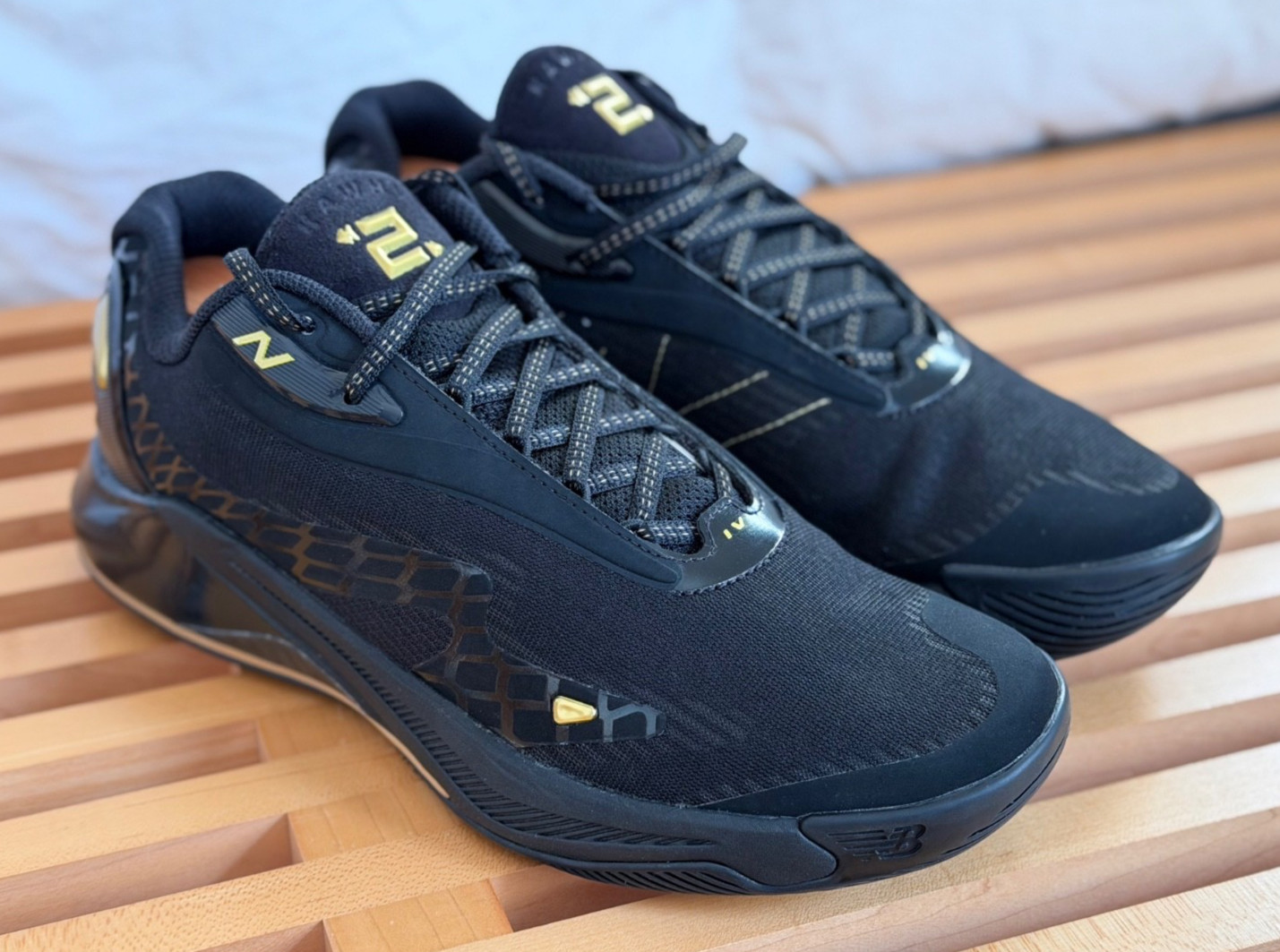 Mens 9.5 Black Gold Nib