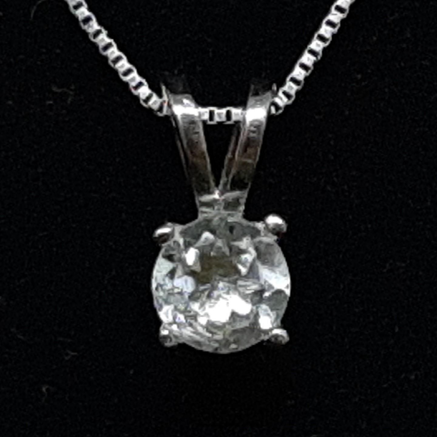 World Class .63ctw Green Amethyst (6mm) 925 Sterling Silver Pendant