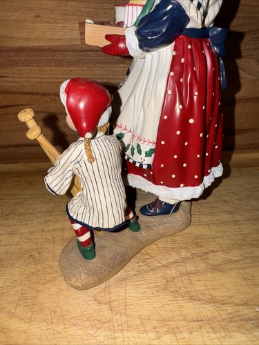 New York Yankees - Danbury Mint Mrs Claus Vintage Figurine - MLBP 2001 - Picture 10 of 12