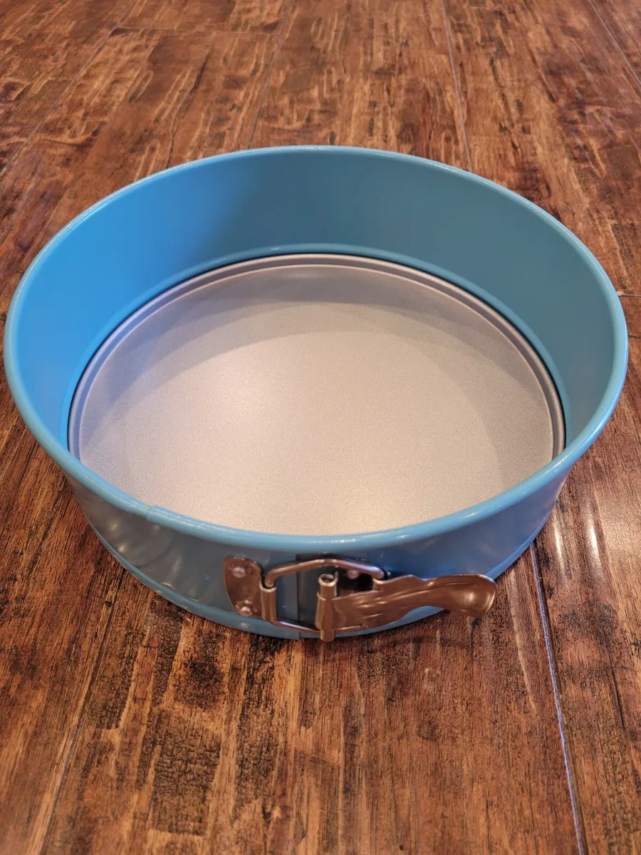 Pampered Chef Blue Enamel 9” Nonstick Springform Pan New In Original Box