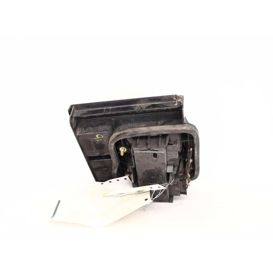 1991 Volkswagen Passat правый задний фонарь номер детали - 166-58465R - Изображение 4 из 4